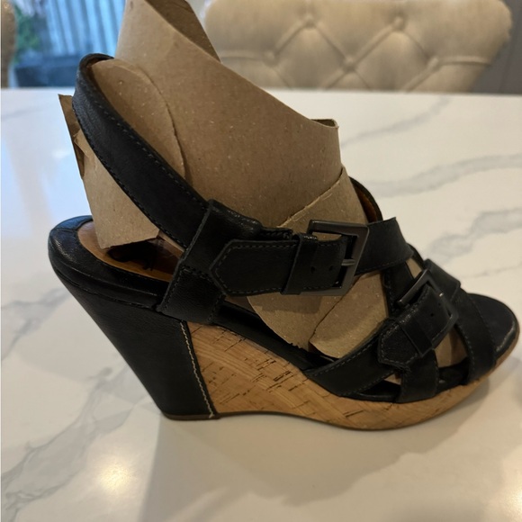 Black leather and cork sole sandals - Picture 5 of 7